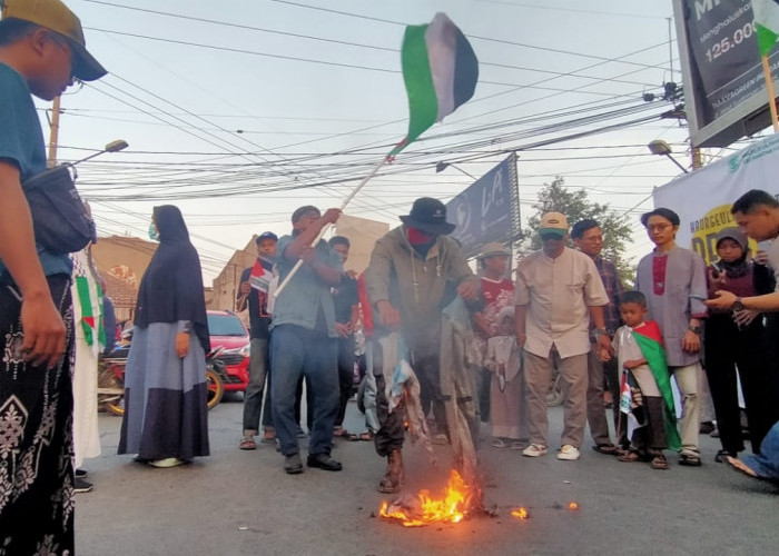 Aksi Haurgeulis Bersatu Bela Palestina, Massa Bakar Bendera Israel