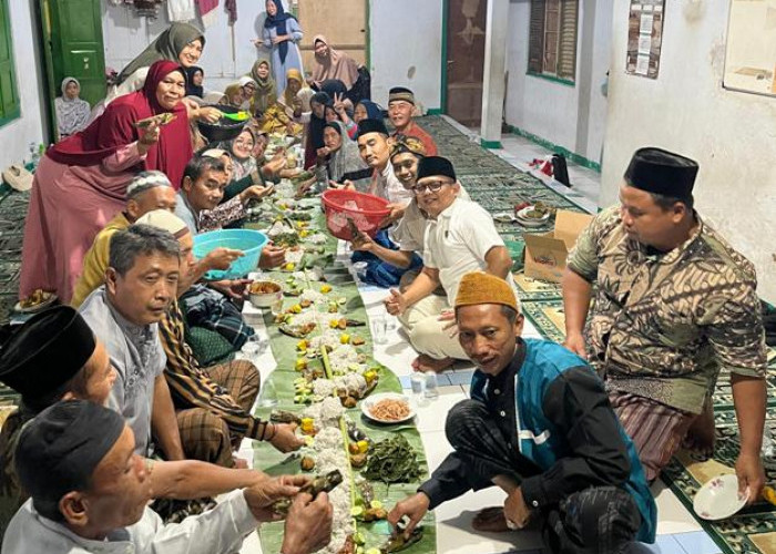 Hangat dan Penuh Makna, Anggota DPRD Majalengka Lesehan Liwetan Serap Aspirasi Warga