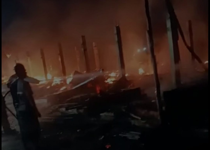 Pasar Sandang Tegal Gubug Cirebon Kembali Terbakar, Api Lahap 45 Lapak