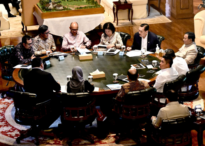 Prabowo dan Luhut Bahas Penyaluran Bansos serta Transformasi Digital, Ini Poin Pentingnya