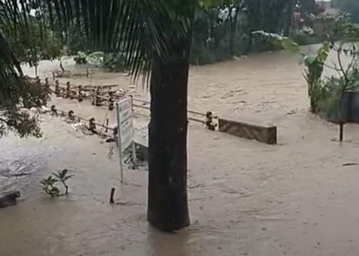 Kota Cirebon Hujan Deras, Kali Pacit Mulai Meluap
