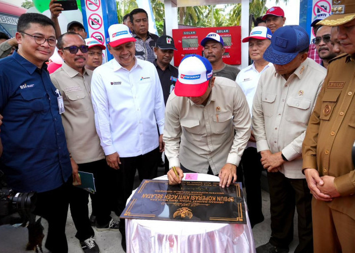 Menkop Ferry Resmikan SPBUN, Dorong Ekonomi Nelayan Aceh Bangkit