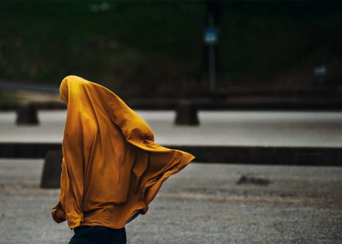 Pria Muslim Haram Pakai Baju Warna Kuning? Begini Jawaban Buya Yahya