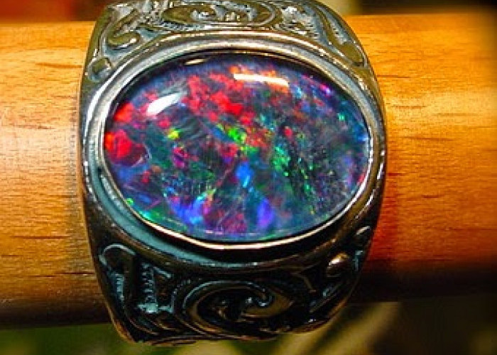 Ingin Batu Akil Black Opal Tetap Mengkilap? Inilah Metode dan Alat yang Digunakannya 