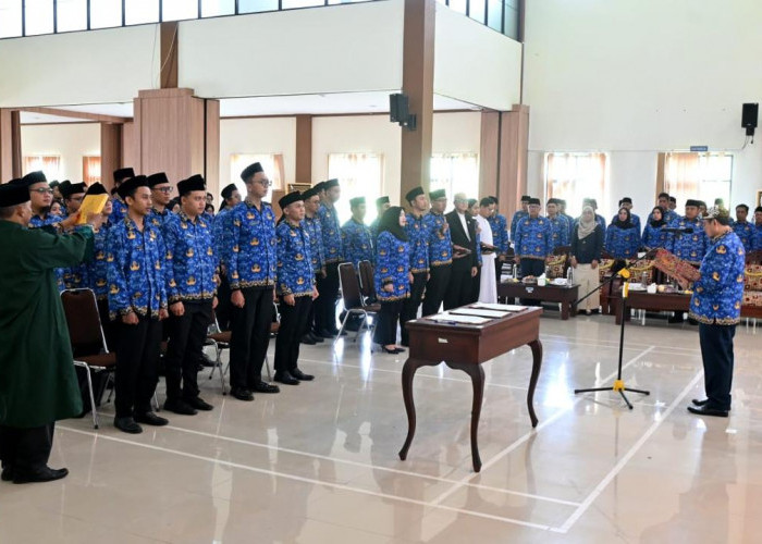 63 CPNS Resmi Terima SK, Bupati Imron Tekankan Peran sebagai Agen Perubahan