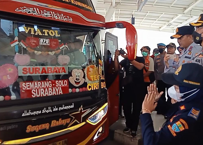 Polres Cirebon Kota dan Dishub Lakukan Ramp Check Bus Jelang Natal dan Tahun Baru