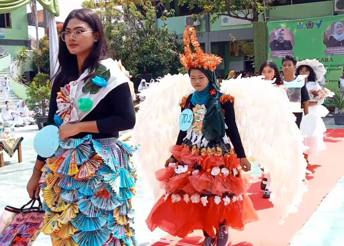 Manfaatkan Limbah Kertas, SMPN 5 Kota Gelar Fashion Show Busana dari Bahan Daur Ulang 