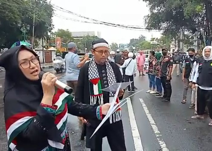 Profil Singkat Aktris Anneke Putri yang Muncul dalam Aksi Bela Alquran di Kota Cirebon