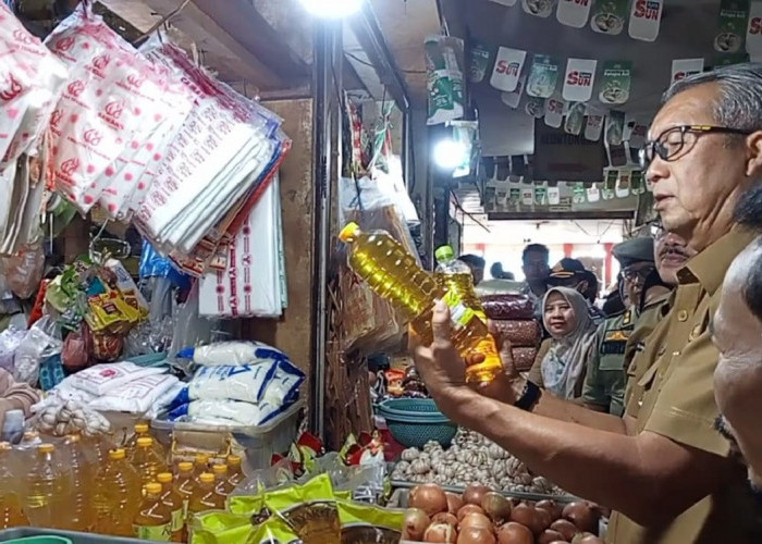 Minyakita Palsu Diduga Beredar di Kota Cirebon, Pj Walikota Cek Langsung ke Pasar