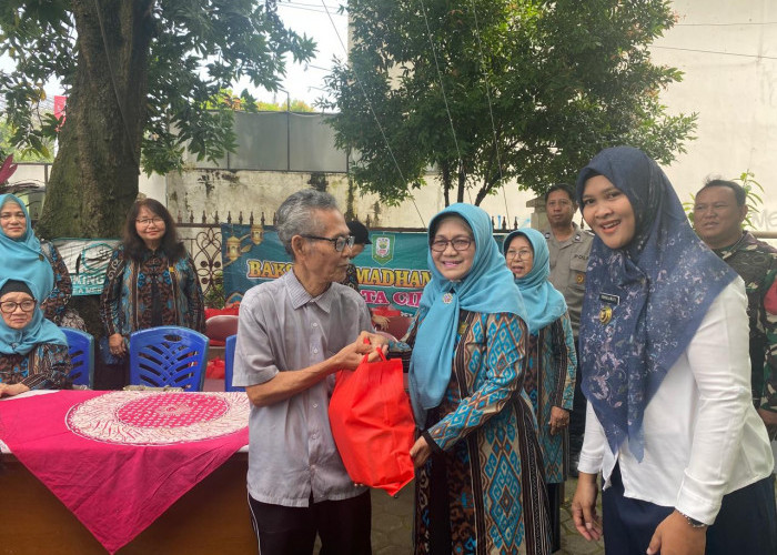 GOW Salurkan Bantuan untuk Lansia di Kelurahan Panjunan