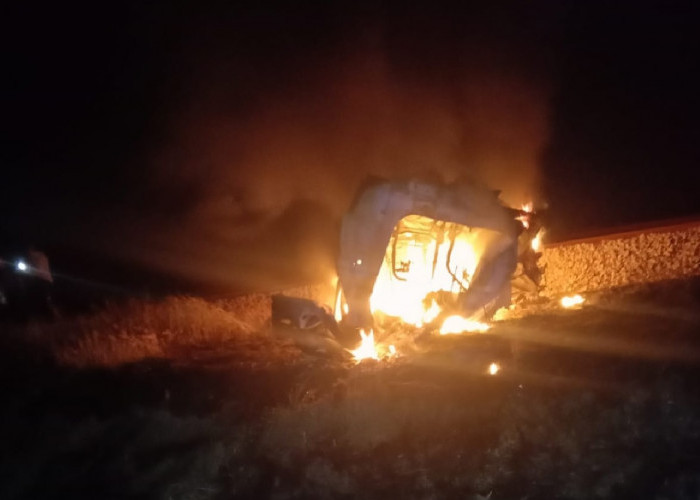 Mobil Tertabrak Kereta Api Argo Cheribon, Terseret Lalu Terbakar, 4 Orang Meninggal Dunia