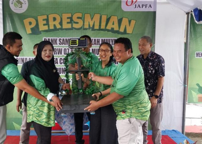PT Japfa Comfeed Berdayakan Ibu-ibu  RW 07 Karang Mulya Pegambiran Melalui Bank Sampah 