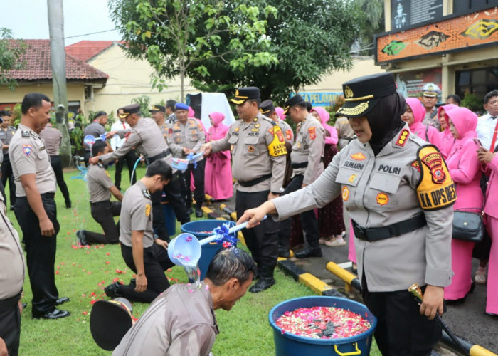 Dipimpin Langsung Kapolresta Cirebon, Kenaikan Pangkat 125 Polisi Jadi Tonggak Karier Baru