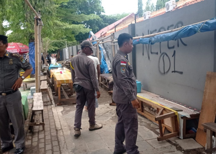 Langgar Perjanjian, PKL di Jalan Perjuangan Kota Cirebon Ditertibkan Satpol PP