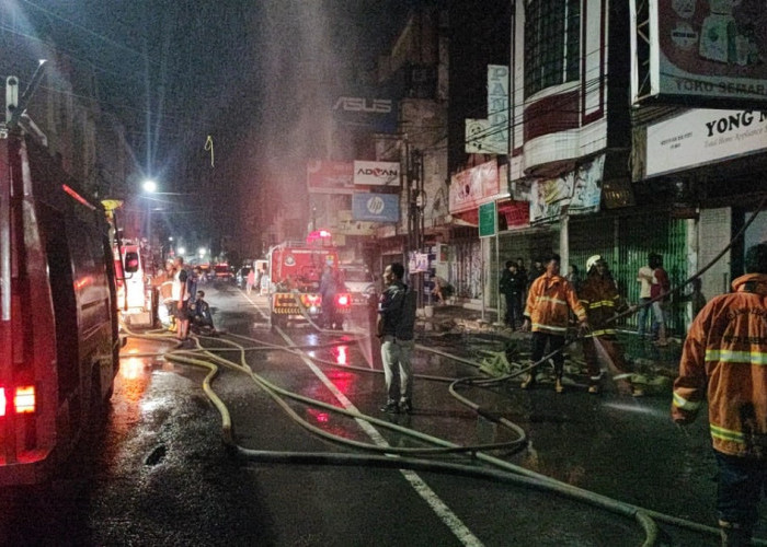 Malam Natal Kebakaran di Kota Cirebon, 1 Korban Sempat Terjebak di Lantai Satu Toko Mainan