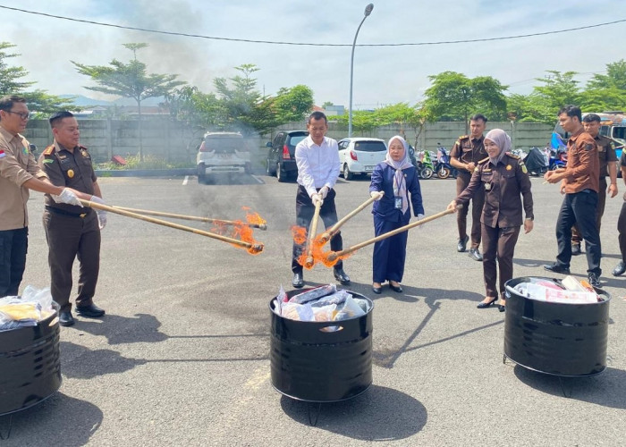 54 Perkara Inkracht, Kejari Majalengka Musnahkan Sabu, Ganja hingga Sajam