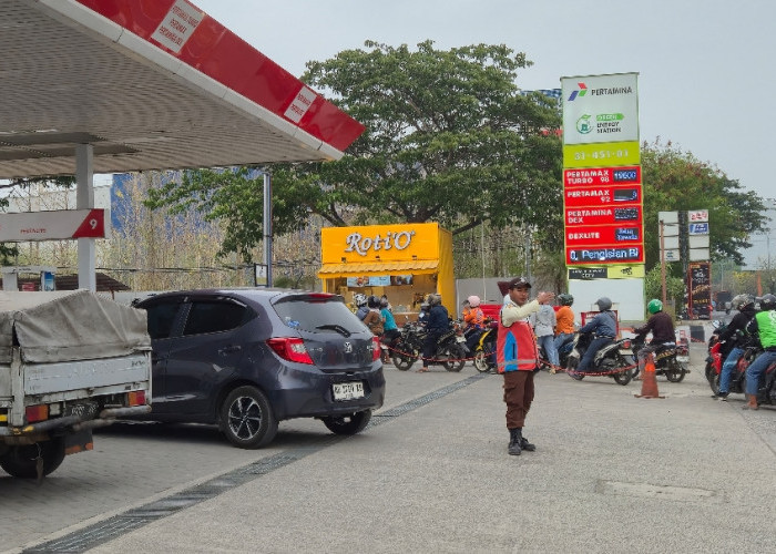 Hadapi Antrean BBM hingga 100 Meter di Cirebon, Marshal SPBU Punya Tugas Penting