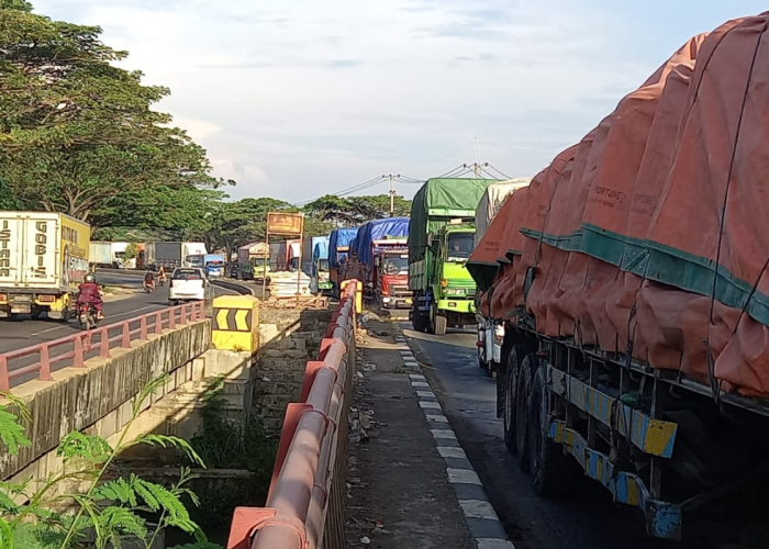 Macet di Jalur Pantura Gebang Kabupaten Cirebon Hari Ini, Polisi Alihkan Titik Putar Balik