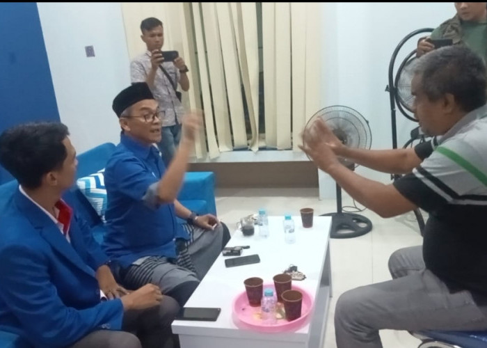 Datangi Kantor DPD PAN Kabupaten Cirebon, Heru Subagia: Saya Minta Transparan Soal DCT 