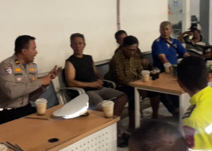 Bukan Razia, Polisi di Cirebon Justru Ngopi Bareng 40 Sopir Bus Malam, Ini yang Dibahas