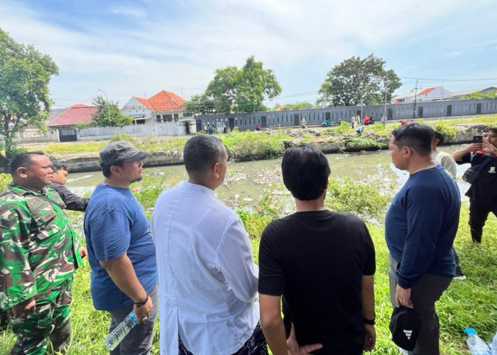 Aksi Nyata Kebersihan Lingkungan Kota Cirebon, Wali Kota Turun Bersih-bersih Sungai Sukalila
