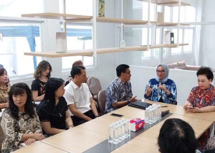 Penasaran Hasil Produk UMKM Cirebon,  Diaspora Cina-Indonesia Lihat Langsung dari Batik hingga Makanan-Minuman