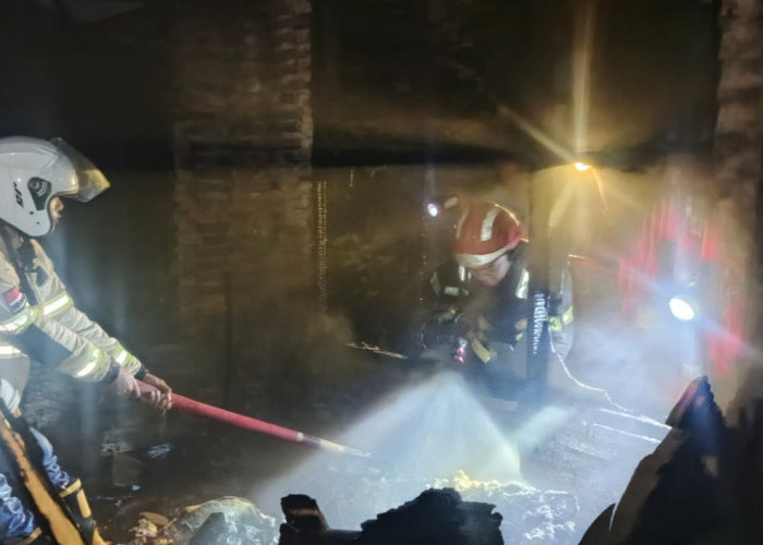 Kebakaran Rumah di Bulak Indramayu Diduga Akibat Korsleting, Kerugian Rp100 Juta