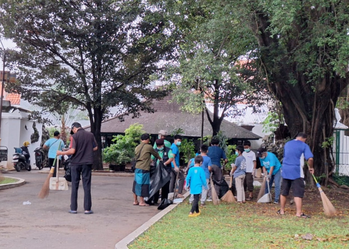 100 Relawan Clean The City Cirebon Berkumpul di Keraton Kanoman, Gelar Aksi Kebersihan di Awal Tahun   