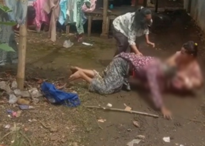 Video Viral Perempuan Aniaya Nenek di Cianjur, Dijambak sampai Tersungkur