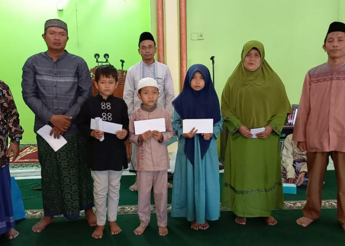 DKM Masjid Al Ichsan Berbagi Kebahagiaan Dengan Anak Yatim dan Dhuafa 