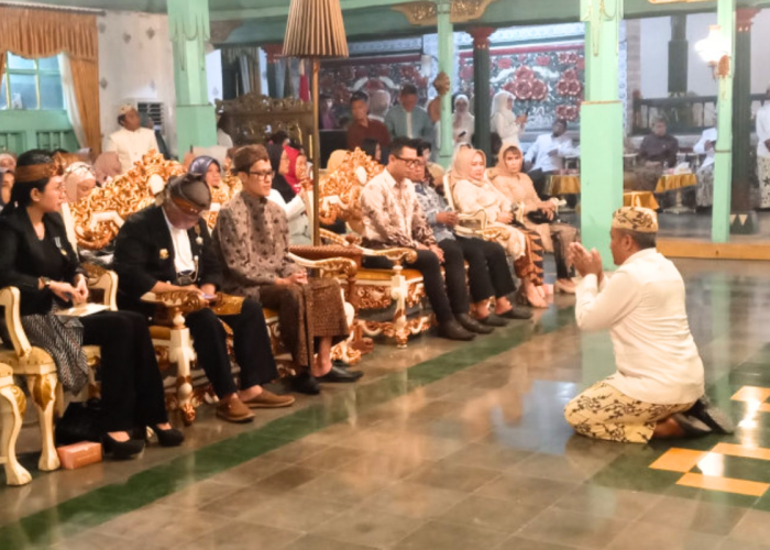 Panjang Jimat Keraton Kasepuhan Cirebon, Prosesi Adat Gambarkan Makna Kelahiran Manusia