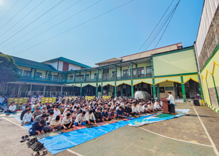 Lama Tak Diguyur Hujan, SDIT-SMPIT Al Hikmah Cirebon Gelar Salat Istisqa