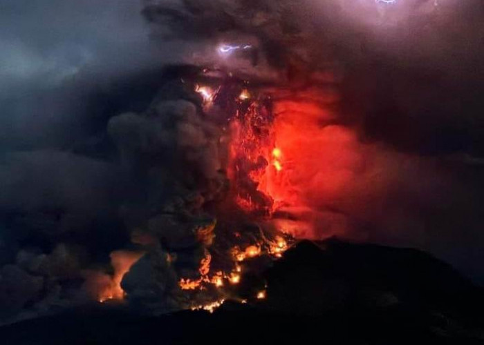 Gunung Ruang di Sulawesi Utara Erupsi, Munculkan Fenomena Alam Ini