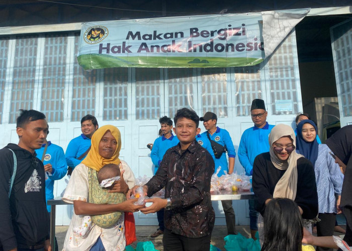 Bahagiakan Orang Berpuasa, SPPG Kota Cirebon Harjamukti-Larangan Bagikan Ratusan Paket Takjil Gratis