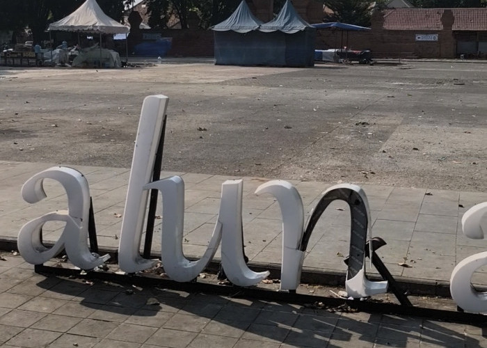 Usai Muludan, Alun-Alun Sangkala Buana Kasepuhan Disorot: Sultan Sepuh Keluhkan Kerusakan, Keraton Klaim Rugi