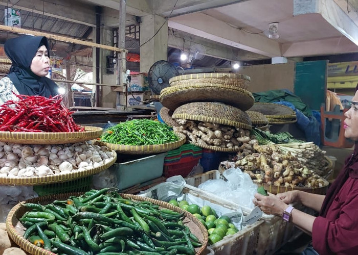Harga Bumbu Dapur Melonjak Jelang Lebaran, Cabai Rawit Merah Tembus Rp120 Ribu per Kg di Cirebon
