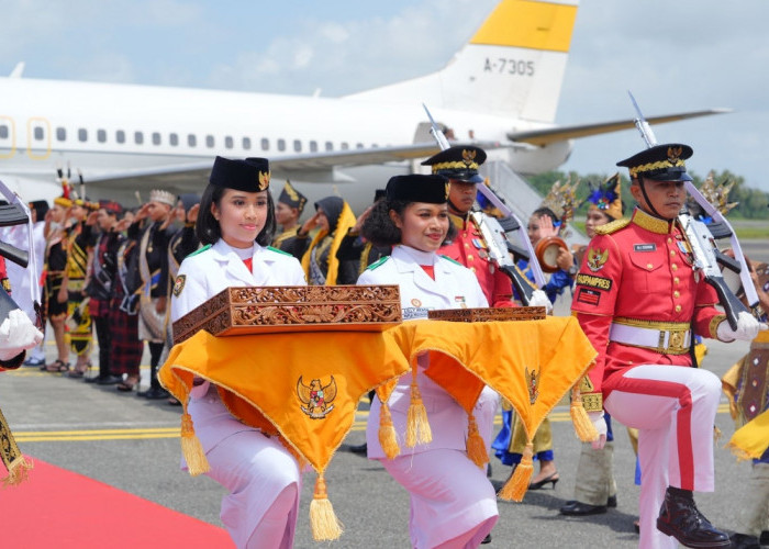 Kepala BPIP Sambut Iringan Duplikat Bendera Pusaka dan Teks Proklamasi ke Kaltim 