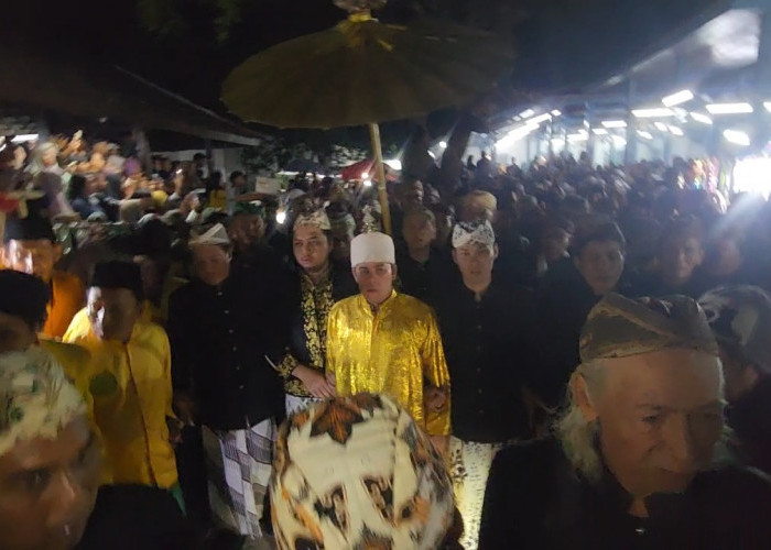 Panjang Jimat Keraton Kanoman Cirebon, Tradisi Sakral yang Menggambarkan Kelahiran Rasulullah SAW