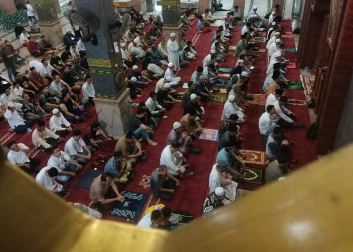 Besok Puasa Ramadan, Masjid Attaqwa Kota Cirebon Gelar Solat Tarawih Perdana 