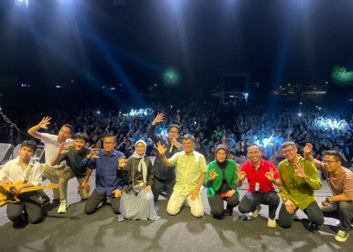 Juicy Luicy Bius Ribuan Penonton di Malam Puncak Paseban Grebeg Cirebon Katon