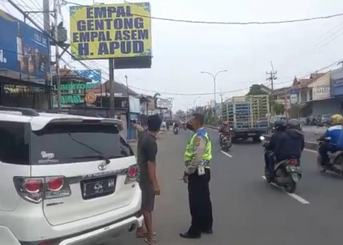 Polres Cirebon Kota Penertiban Parkir Empal Gentong di Tengah Tani, Begini Hasilnya