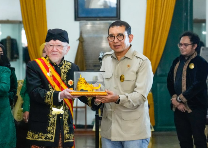 Mahkota 8 Kg Emas dari Sumedang, Jejak Kejayaan Sunda yang Bikin Fadli Zon Tercengang