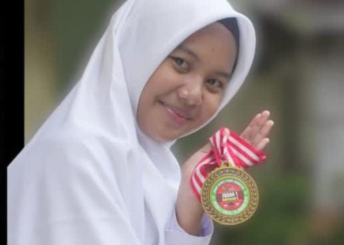 Keren! Zahra Kayla Putri, Santri Al Hikmah Bobos Cirebon Sabet Juara 1 Panahan Jabar Series 2