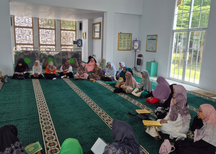 Jamaah Ramadan bersama DWP Kota Cirebon - Mar'atus Sholihah Senang Banyak Ilmu Didapat