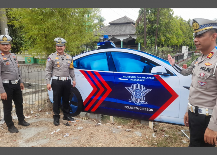 Cegah Kecelakaan di Jalur Pantura Cirebon, Polisi Pasang Patung Berotator
