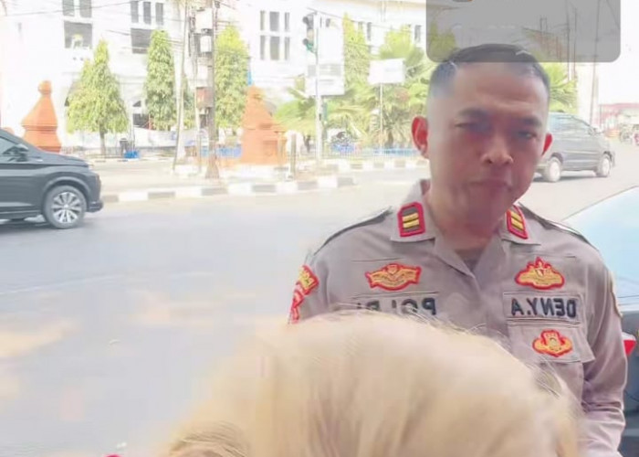 Pria Live TikTok Pakai Tengtop di Lampu Merah BAT Cirebon Diamankan Satpol PP