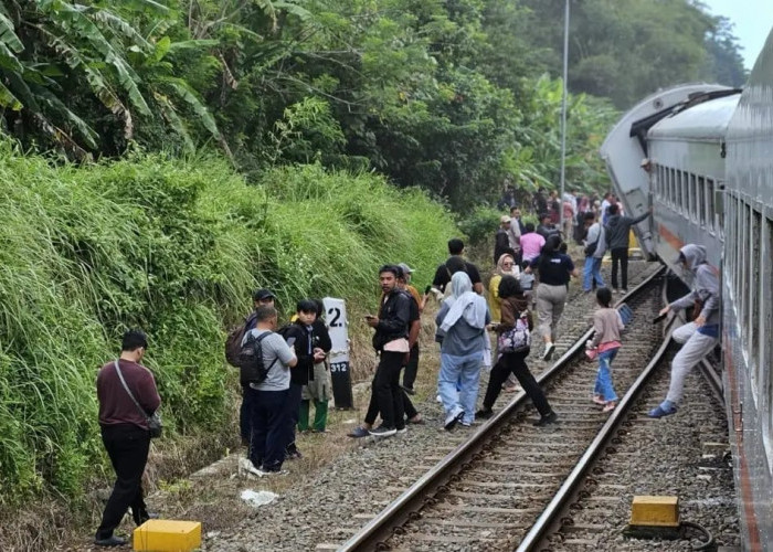 Jalur KA di Emplasemen Bumiayu Sudah Bisa Dilalui Terima Kasih atas Kesabaran Pelanggan