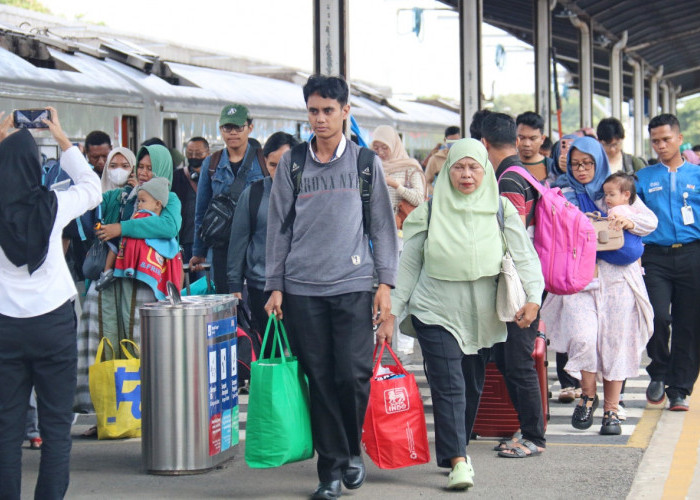 Sambut Arus Balik Lebaran, Ini Dia 5 Stasiun Kereta Api Paling Ramai di Daop 3 Cirebon