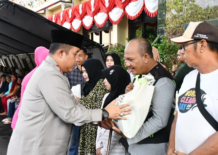 Hari Bhayangkara ke-80, Polresta Cirebon Bagikan 600 Paket Sembako untuk Warga