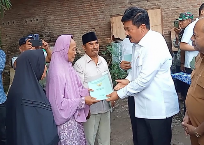 Menteri Hadi Tjahjanto Serahkan Sertifikat Tanah dan Bangunan di Winong Cirebon, Bakal Aman dari Mafia Tanah?
